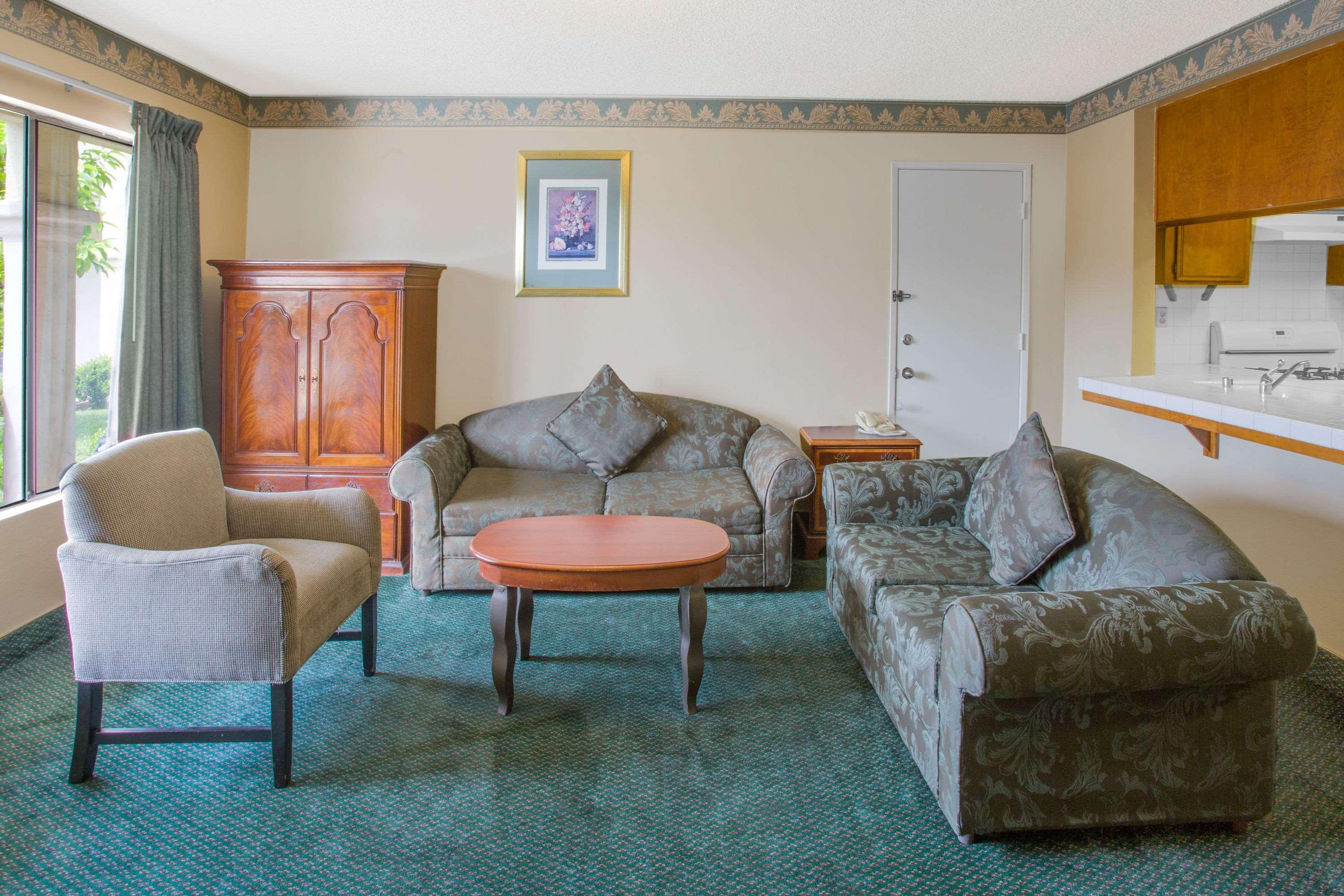 Travelodge By Wyndham Costa Mesa Newport Beach Hacienda Екстериор снимка
