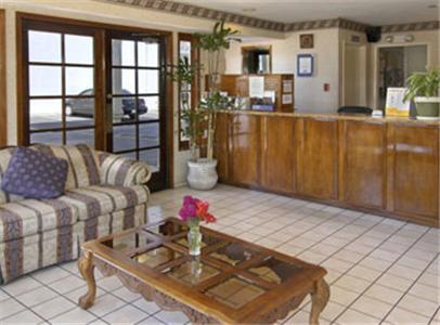Travelodge By Wyndham Costa Mesa Newport Beach Hacienda Интериор снимка